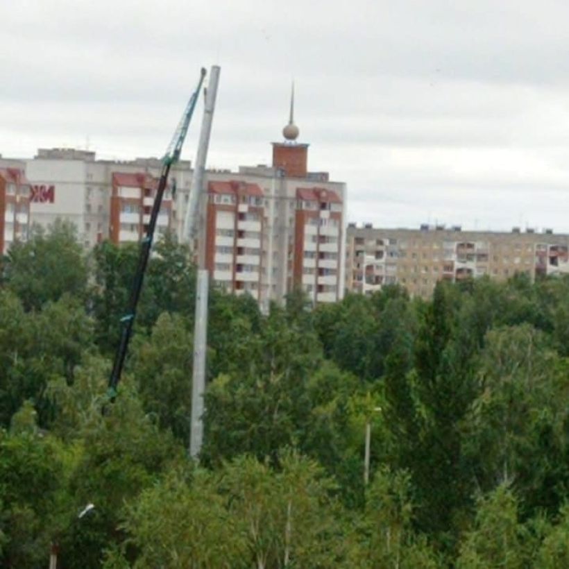 Столб в Мизюлинской роще Фото:"Барнаул 22"/"ВКонтакте"