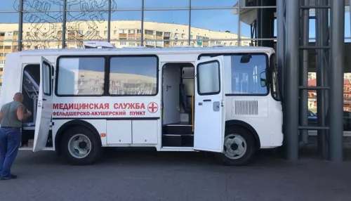 В Бийске открылся первый мобильный пункт вакцинации от ковида