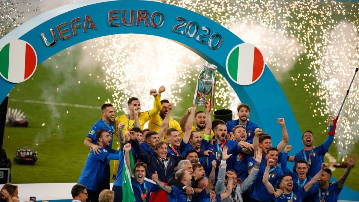 Сборная Италии празднует победу на Евро-2020