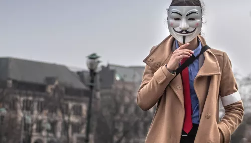 Дети ходят в масках Анонимуса. Что значит этот странный тренд