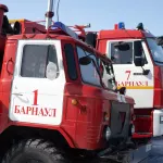 В Барнауле более 40 пожарных тушили огонь в цехе АЗПИ