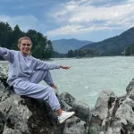 Самое красивое место: Стеша Маликова приехала отдыхать на Алтай не одна