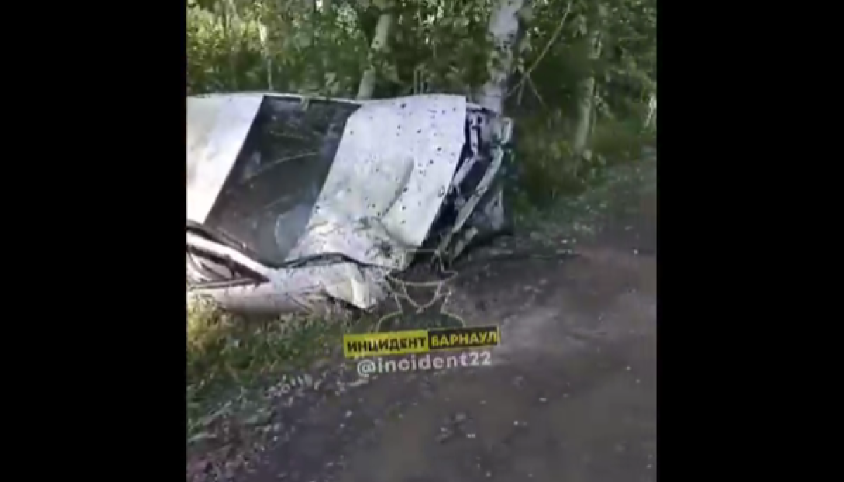 В Мамонтовском районе легковушка слетела с дороги после ДТП - Толк  13.07.2021