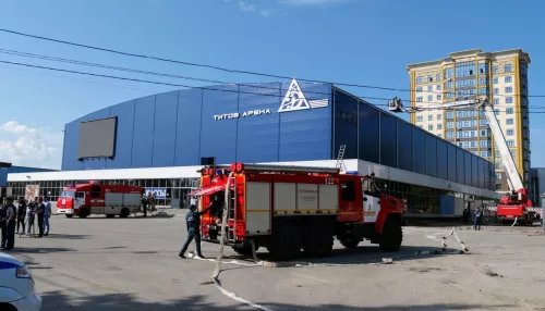 Полсотни пожарных и 15 единиц техники тушили условный пожар в Титов-Арене
