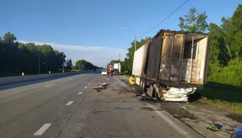 В Новосибирской области 25-летний таксист сгорел в ДТП с фурой