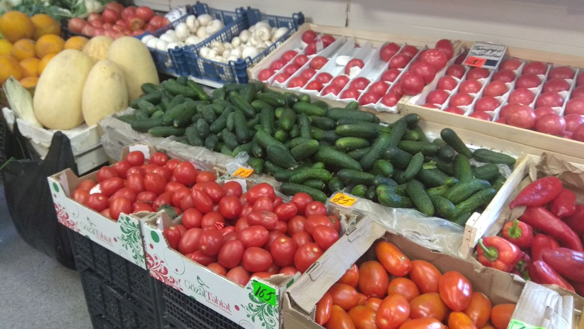 Цены на овощи на рынке у стадиона "Динамо"