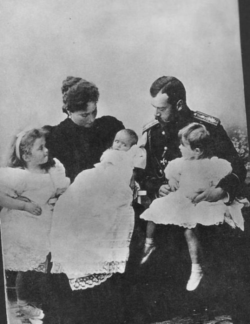 Император Николай II, Александра Федоровна и их старшие дочери