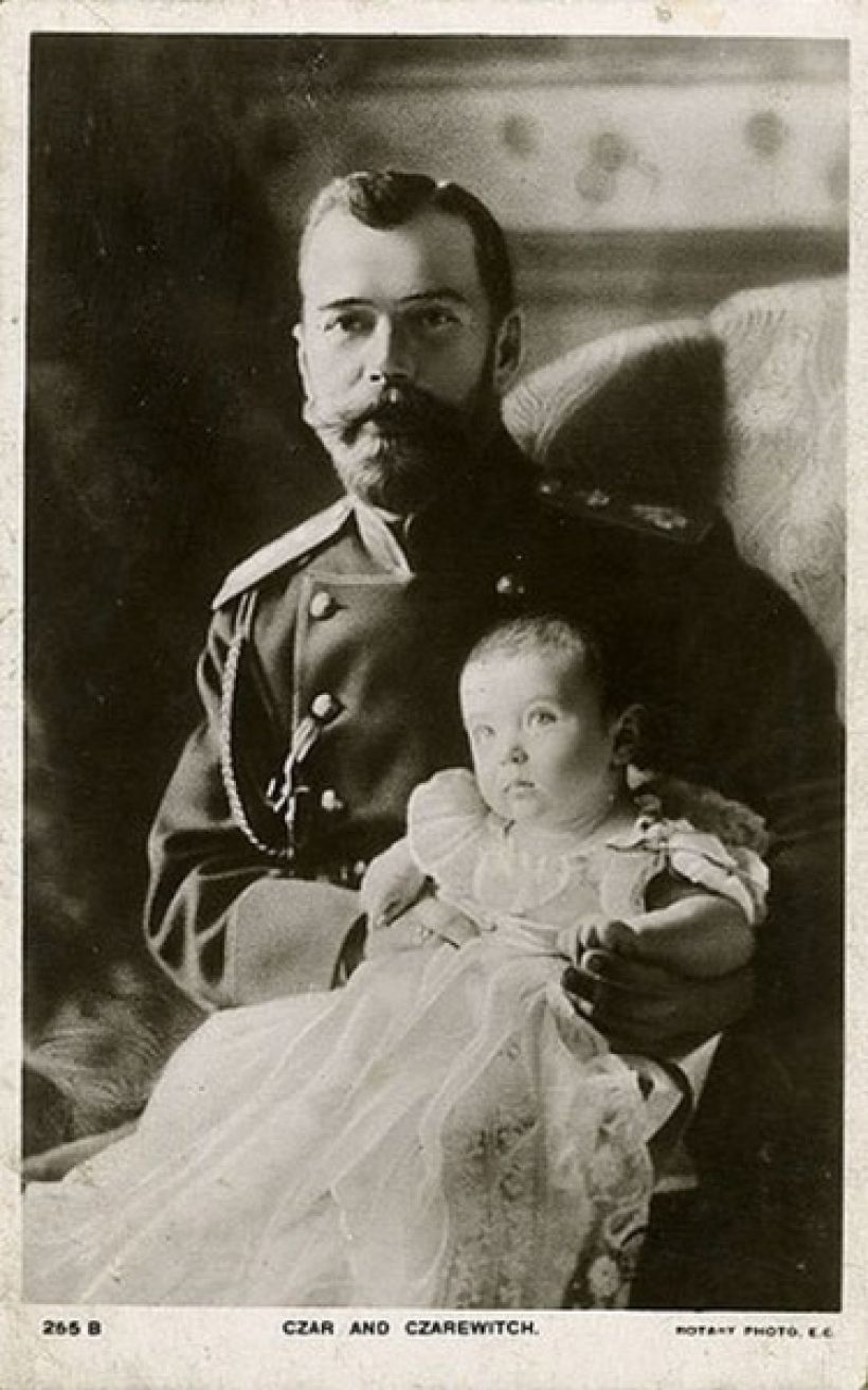 Император Николай II с первенцем, дочерью Ольгой