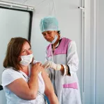 Вакцинированные в Алтайском крае болеют ковидом в 10 раз реже непривитых