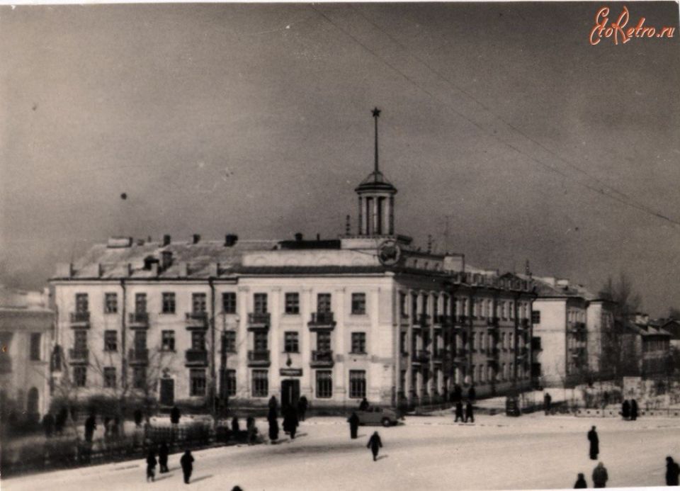 Так выглядел "Дом под шпилем" в Рубцовске в советские годы 
