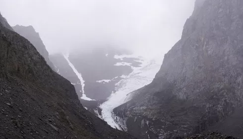 Альпинист сорвался с опасного ледника Актру на Алтае
