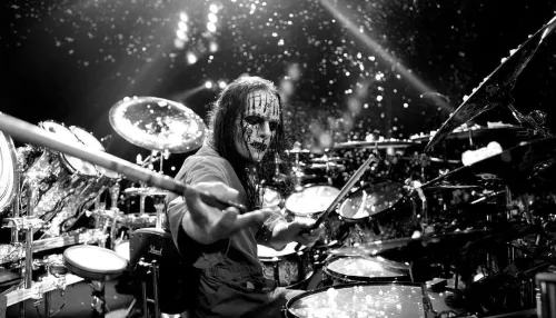 Умер легендарный барабанщик рок-группы Slipknot Джои Джордисон