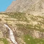 Московского туриста спасатели-альпинисты сняли с опасной скалы в Горном Алтае