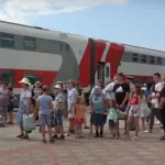 Двухэтажный круизный поезд сделал остановку в Алтайском крае