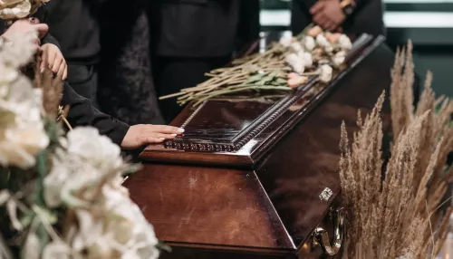 На Урале мать вскрыла гроб погибшего на СВО сына из-за риска лишиться выплат