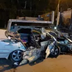 В Новосибирске водитель Toyota погиб, врезавшись в грузовик на обочине