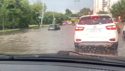 Сильный ливень обрушился на Новосибирск и затопил дороги