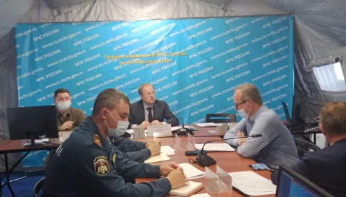 Лайнер упал на Затон: в Барнауле МЧС отрабатывает крушение самолета