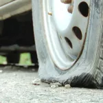 Стоят и гниют: заброшенные автомобили мешают барнаульцам