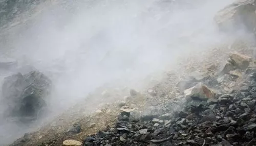На Алтае туристы чуть не погибли из-за камнепада в горах