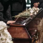 Засекреченные похороны девочки и её дяди в Тюмени оплатит местный бизнесмен