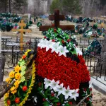 Женщина осквернила могилу погибшего на Украине военного