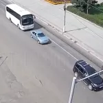 Опубликовано видео жёсткого ДТП с автобусом без тормозов в Бийске