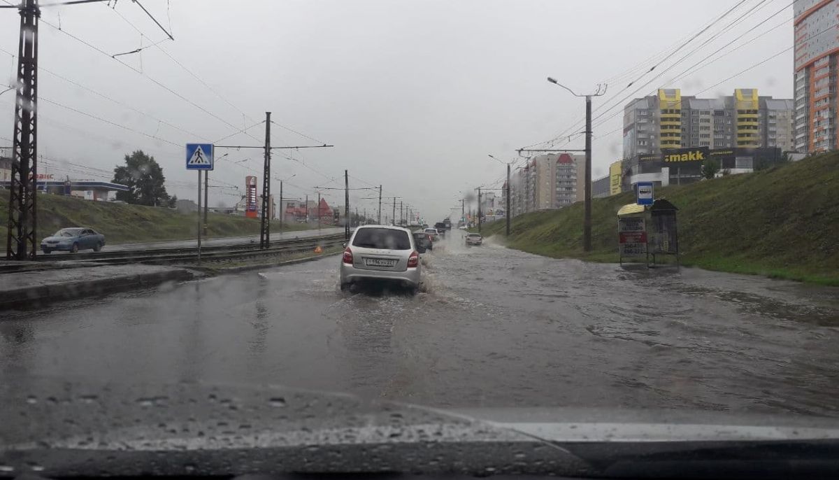 Барнаул дождь. Барнаул потоп Попова Павловский. Рыбинск затопление автодороги 28.07.2022. Потоп в Барнауле. Дорога в городе Россия.