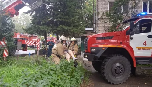 Два человека пострадали при пожаре в барнаульской многоэтажке