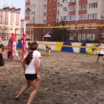YouTube-блогер открыл площадку пляжного волейбола в спальном районе Барнаула