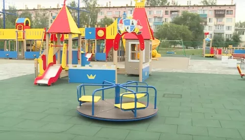 Детскую площадку Водяновой в Бийске откроют после реконструкции