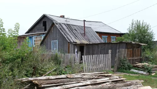 Низкие зарплаты, ямы и боль городов: депутаты обсудили местные проблемы на Алтае