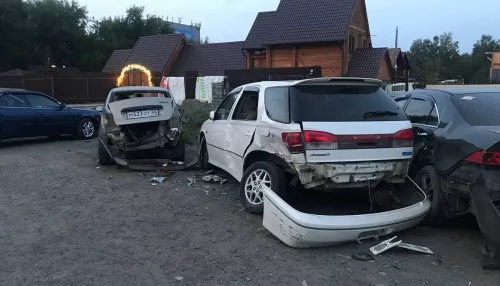 Пьяный водитель протаранил шесть авто на парковке у здания ГИБДД в Барнауле