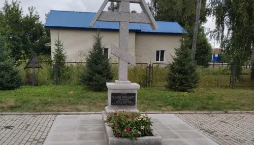 На могиле Валерия Золотухина установили каменный крест
