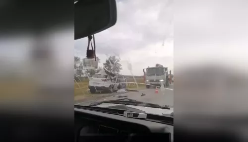 Кроссовер разбился на федеральной трассе А-322 в Алтайском крае