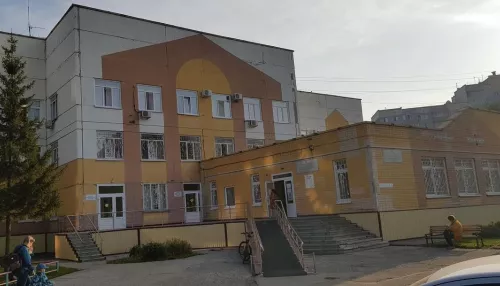 Этаж детской поликлиники №14 Барнаула закроют на капремонт