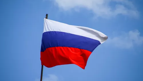 В школах Алтайского края с 1 сентября будут проводить церемонию поднятия флага