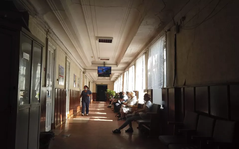 Жители Барнаула не могут попасть на прием к врачу из-за сезонного роста ОРВИ