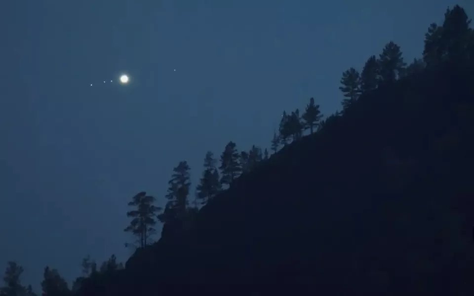Особенно крут: алтайский фотограф заснял восход Юпитера
