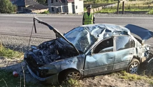 Автомобиль с туристами перевернулся на трассе в Республике Алтай
