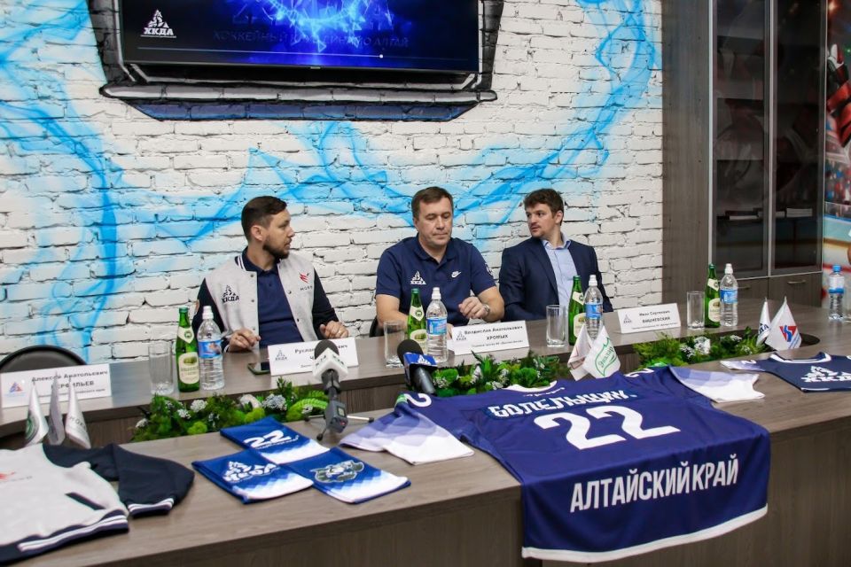 Хоккейный клуб «Динамо-Алтай» надеется на повышение в классе по итогам сезона