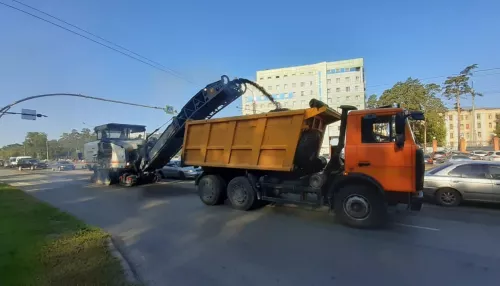 В Барнауле начали ремонт еще одного участка Змеиногорского тракта