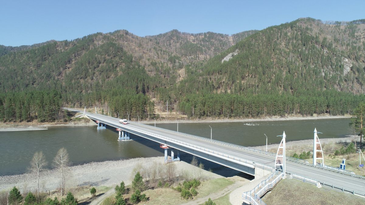 Мост через Катунь в Республике Алтай