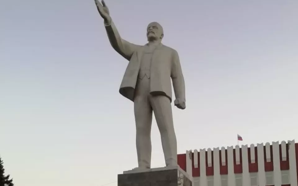 В Алтайском крае отремонтировали еще один памятник Ленину