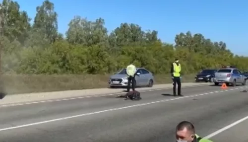 Мотоциклист погиб при столкновении с авто на Змеиногорском тракте
