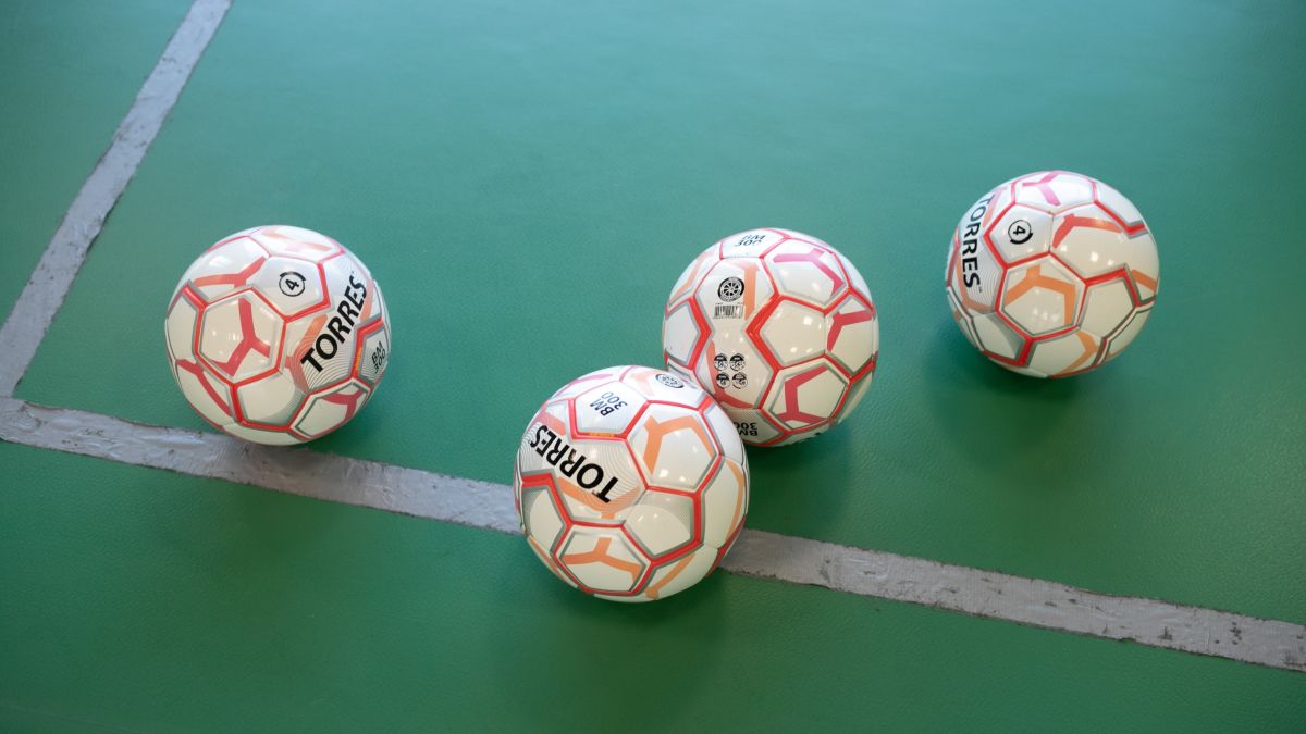 Барнаульская спортшкола набирает детей с синдромом Дауна для занятий футболом