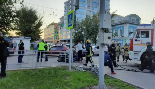 Момент ДТП с перевертышем в центре Барнаула попал на видео