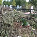 Мусор среди могил: почему кладбище Новоалтайска утопает в стихийных свалках
