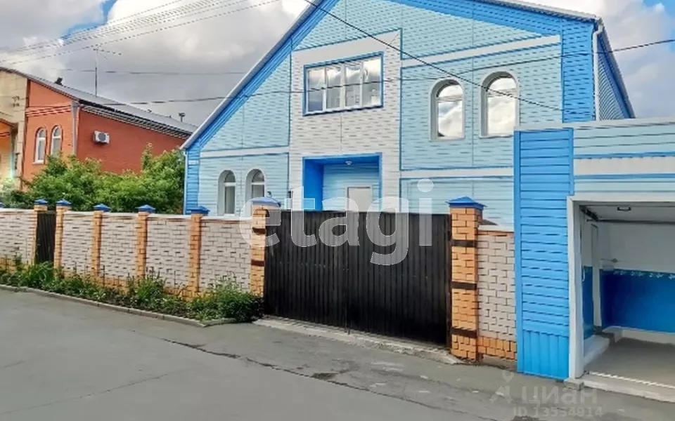 Голубой дом выставили на продажу в Барнауле за 13,5 млн