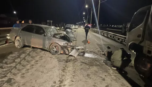 Один человек погиб, трое госпитализированы после ДТП с грузовиком на Алтае